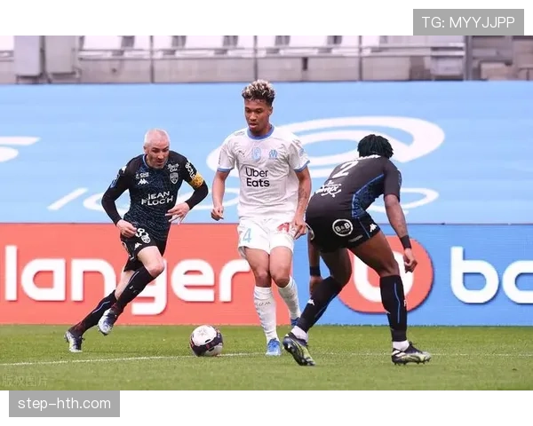 马赛强势逆转点燃赛场,状态回暖演绎精彩对决 马赛强势逆转点燃赛场,状态回暖演绎精彩对决