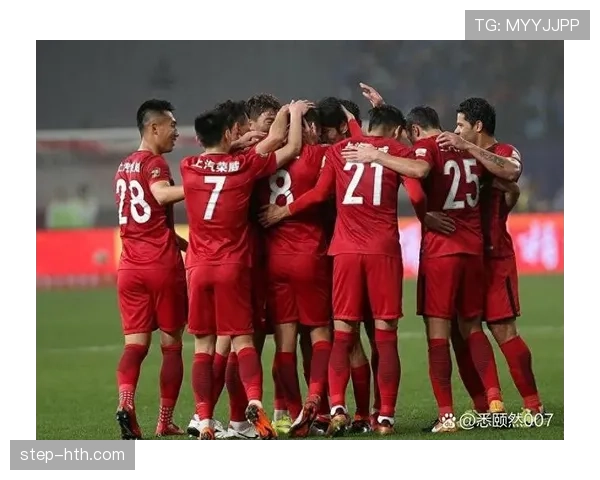 阿贾克斯主帅重拾全攻全守战术，球队状态回升引关注