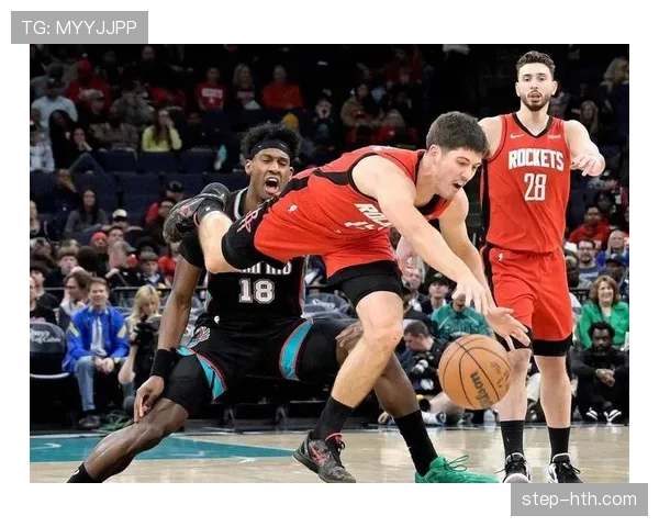 西蒙斯挡拆为内线制造机会，助攻效率较上季回升