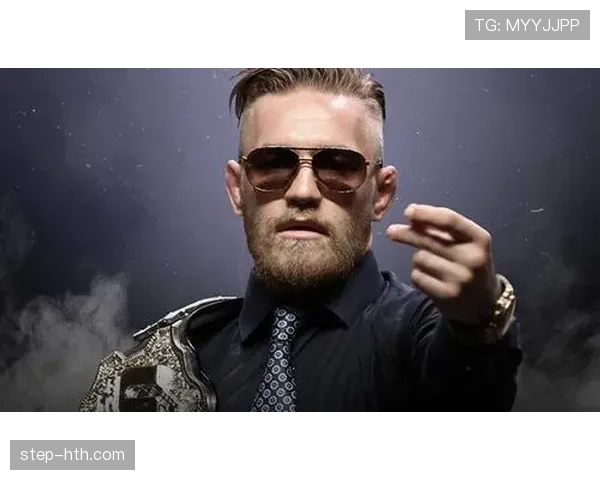 康纳麦格雷戈今天又穿得像夜店老板，打拳的时候怎么看都不像要回家吃饭的人啊